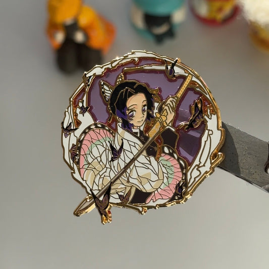 shinobu kocho  * demon slayer enamel pin [glow in dark]