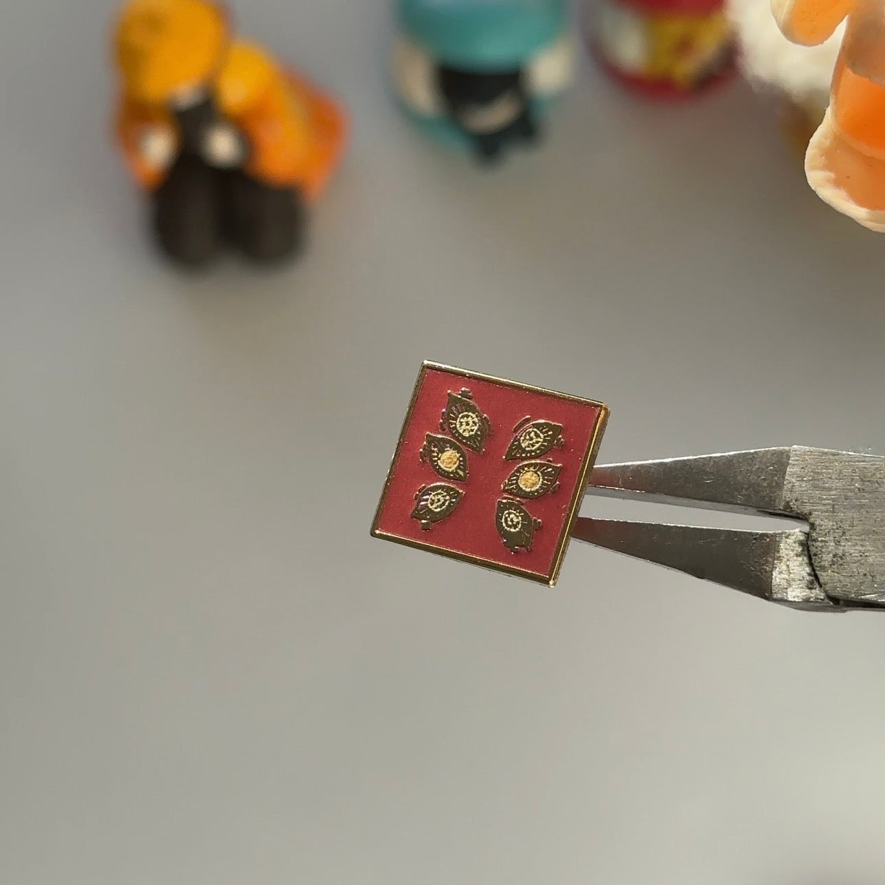 upper demon 2 * demon slayer enamel pin [glow in dark] (Copy)
