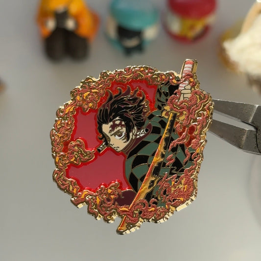 tanjiro demon slayer - enamel pin[ glow in dark]
