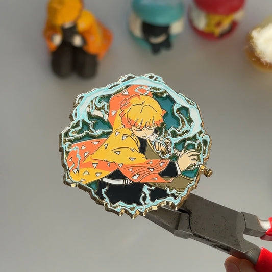 zenitsu agatsuma * demon slayer enamel pin [glow in dark]